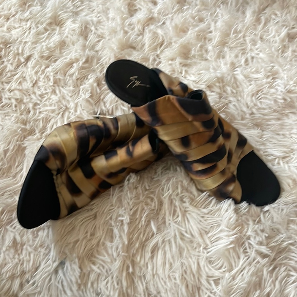 Giuseppe Zanotti shoe size 7.5